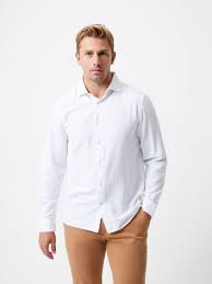 Men’s Fashion Essentials: Building a Smart Casual Wardrobe